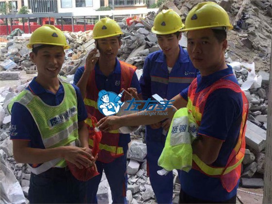 左右手華潤(rùn)城衣柜安裝項(xiàng)目火熱進(jìn)行中！