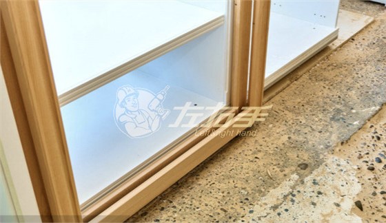 衣柜門(mén)滑輪有誰(shuí)知道怎么安裝嗎？