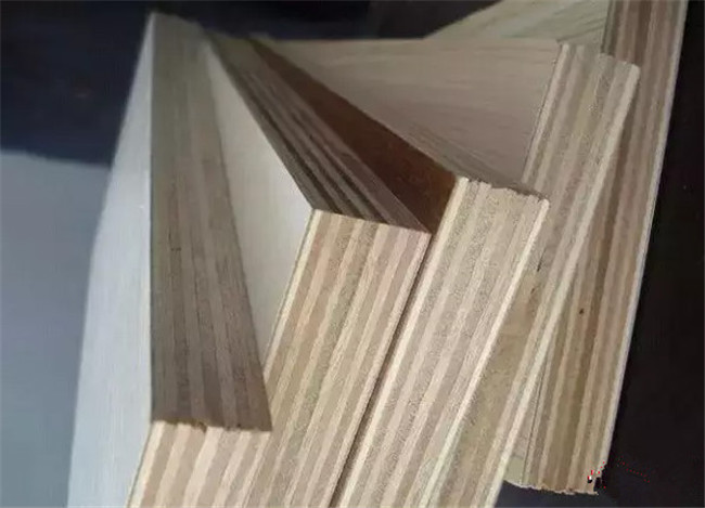 左右手家居安裝師傅告訴你，做衣柜應該用什么板材？