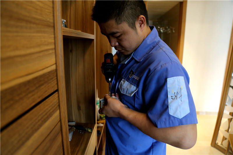 沒有太多的寒暄，馬上投入到工作中