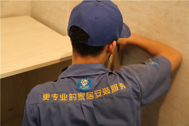 櫥柜安裝中如何處理煤氣管道、煙道管、燈線等問題