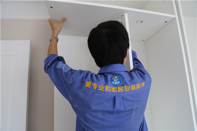 左右手，為您提供更專業(yè)的家具安裝服務(wù)