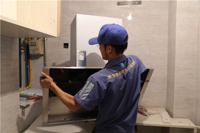 廚房裝修中，先安裝櫥柜還是油煙機？