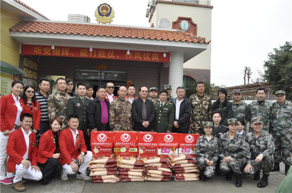 “左右手”攜手精英服務(wù)隊(duì)慰問部隊(duì)官兵 “左右手”攜手精英服務(wù)隊(duì)慰問部隊(duì)官兵