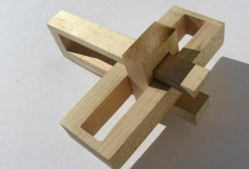 作為紅木家具的靈魂，榫卯的優(yōu)勢及保養(yǎng)維護