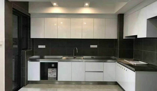 如何進(jìn)行不銹鋼櫥柜臺面安裝？安裝過程有哪些技巧可以借鑒