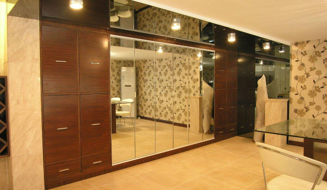 定制衣柜鏡子正確安裝流程，安裝過程分幾步進(jìn)行