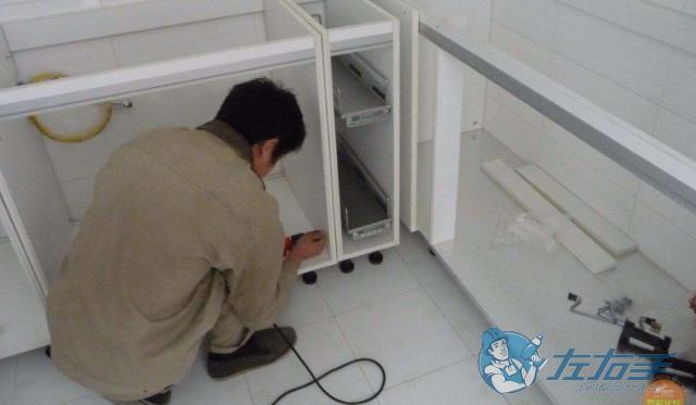櫥柜上門維修如何收費，櫥柜師傅上門維修報價