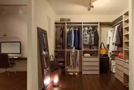 時(shí)尚衣帽間裝修：不同面積的衣帽間，怎么布局才算合理？