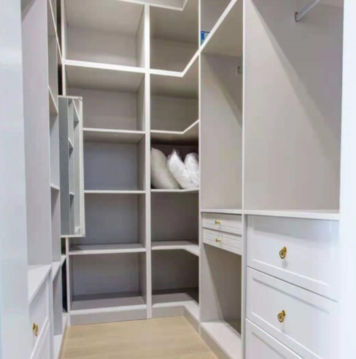 衣帽間設(shè)計(jì)圖：衣帽間的“門”怎么加？加到哪好呢？