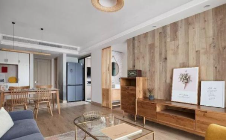 原木裝修價格：新房裝成原木簡約清風，溫馨漂亮，一個玄關柜更是實用好看