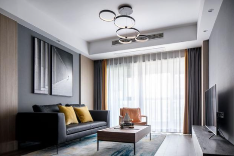 古木紋型材：沉穩(wěn)的現(xiàn)代簡(jiǎn)約風(fēng)，用實(shí)木中和灰色的距離感，改變異形玄關(guān)的缺陷