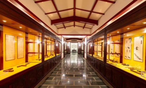 東陽(yáng)紅木家具定制：紅木家具為何名貴？古老工藝與科學(xué)流程功不可沒(méi)