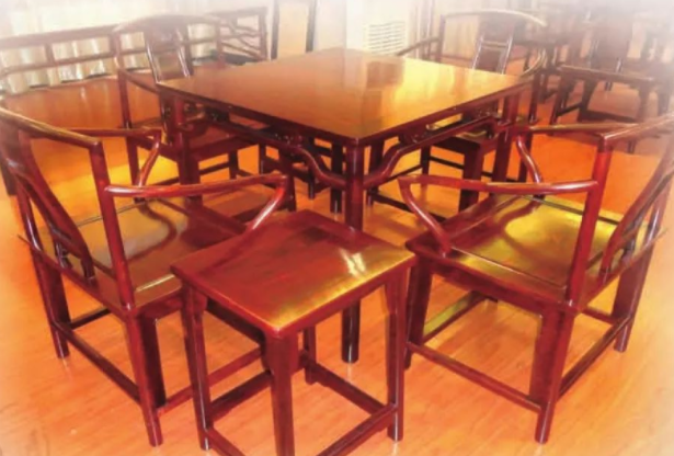 簡約風格家裝的特點：現(xiàn)代簡約風格中家具的搭配有什么技巧？