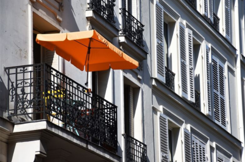 現(xiàn)代簡約風的鐵藝家具如何選購？