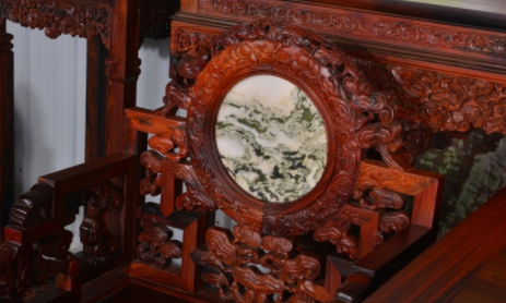 木雕工藝品圖片：紅木家具復雜的雕工，根本簡單不起來