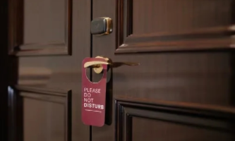 整體淋浴房安裝：浴室熱水燙傷客人事故，酒店如何引以為戒？