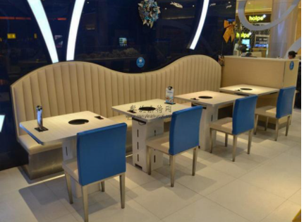 休閑藤編桌椅，外觀時(shí)尚的餐飲家具更受年輕人歡迎