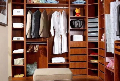 衣柜怎么選？衣柜板材哪種好？