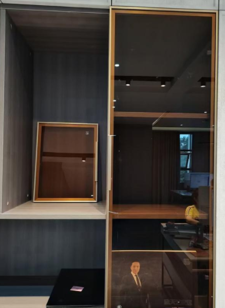 整體簡易衣柜設(shè)計，衣柜玻璃移門如何選購？