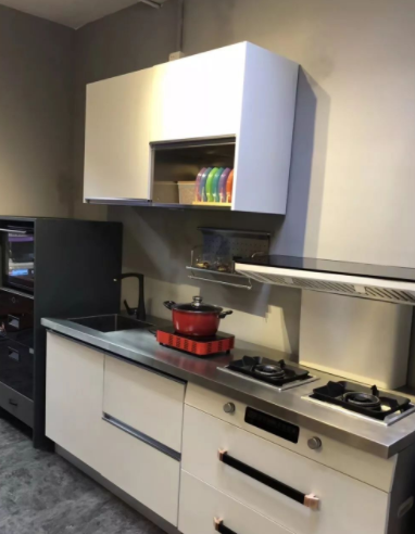 整體櫥柜臺(tái)面材料：櫥柜臺(tái)面什么材質(zhì)好 不銹鋼櫥柜和大理石櫥柜哪個(gè)好