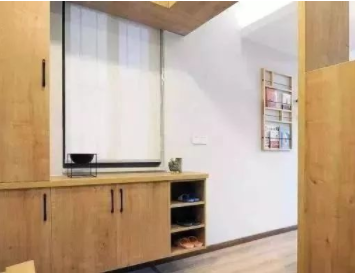 玄關(guān)設(shè)計效果圖：洗漱臺玄關(guān)的處理很實用，原木風(fēng)很舒心