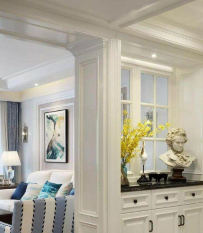 原木定制護(hù)墻板：全屋的護(hù)墻板和柜子，也就定制的帶窗玄關(guān)柜沒(méi)白花錢(qián)！