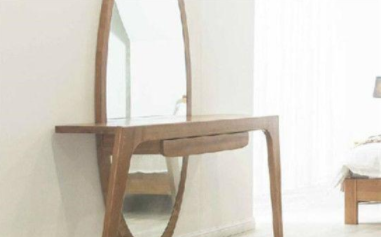 古典梳妝臺(tái)價(jià)格：臥室里放梳妝臺(tái)好嗎？臥室里放梳妝臺(tái)注意事項(xiàng)有哪些？