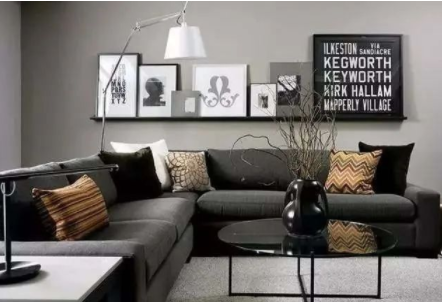 室內(nèi)客廳是裝吊燈好還是吸頂燈好？