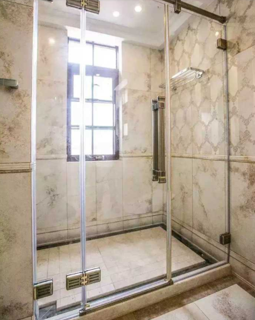 淋浴房維修價(jià)格：淋浴房移門(mén)單邊好還是雙邊好？