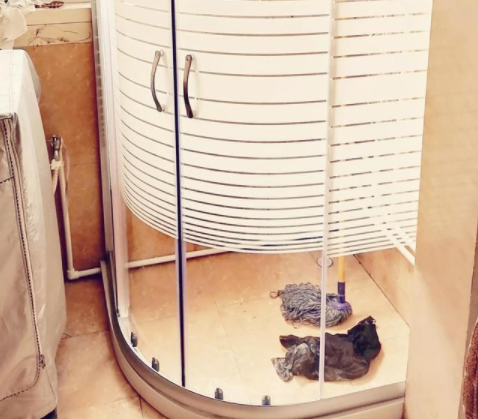 簡(jiǎn)易淋浴房尺寸：安裝淋浴房遇到明裝水管該咋辦？