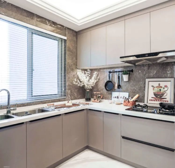 【櫥柜定制加盟】定制櫥柜要選什么板材？環(huán)保等級(jí)要達(dá)到多少？五金件怎么挑？