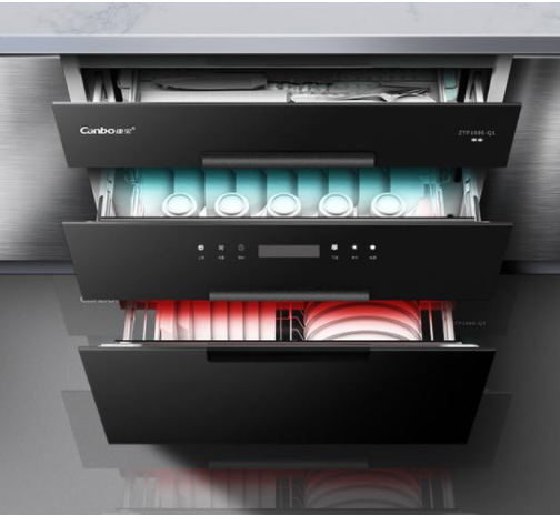 北京實木櫥柜門板：立柜柜門不齊是怎么回事？能否自行處理？