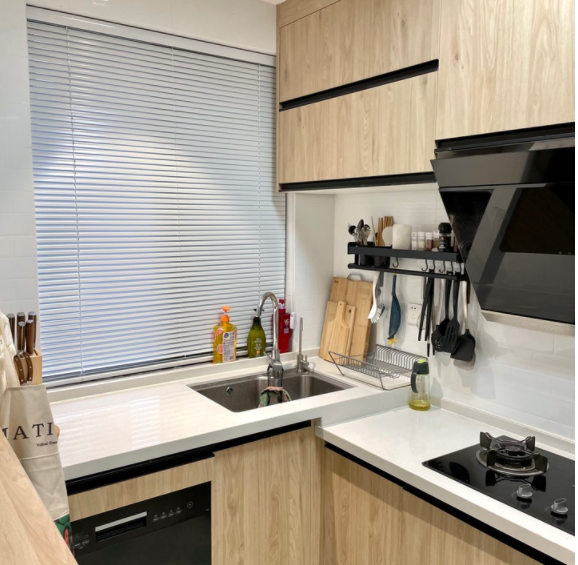 家裝窗簾軟裝效果圖：廚房該裝窗簾嗎？你們家廚房有窗簾嗎