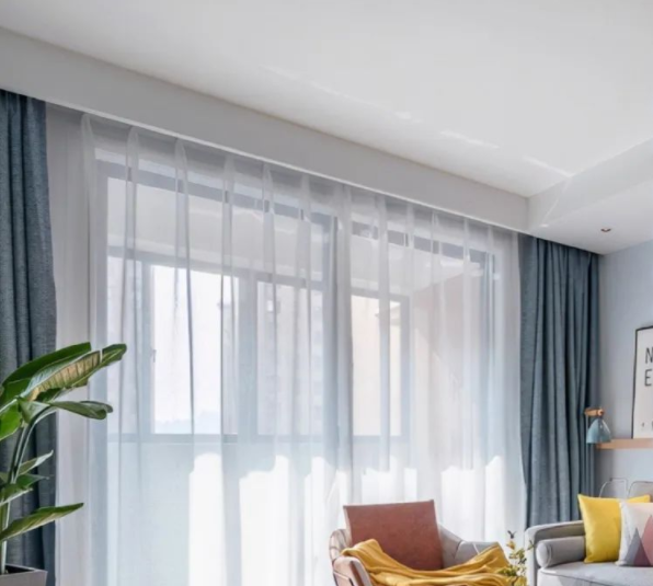 【窗簾的掛法】客廳陽臺(tái)打通了，窗簾掛在哪里好呢？