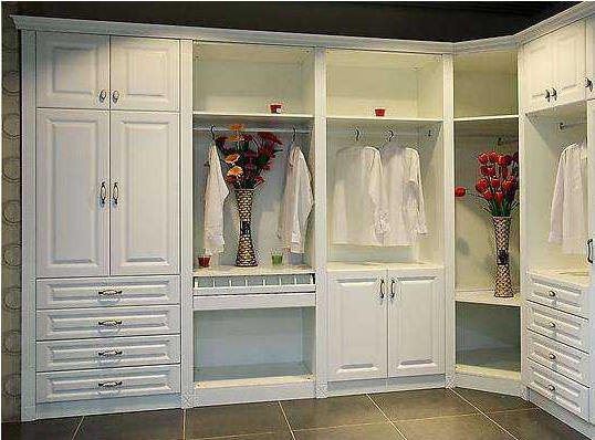 【上海衣柜定制】更適合房子結(jié)構(gòu)的定制衣柜安裝方法是什么？