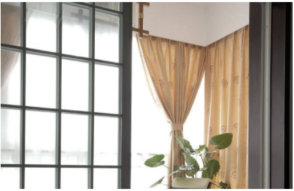 【定制隔熱窗簾】陽臺裝窗紗窗簾還是窗簾遮陽布好？