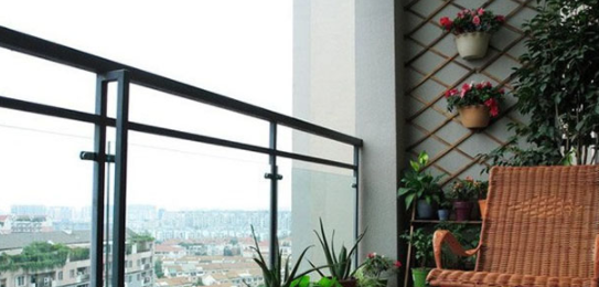 【伸縮晾衣架安裝】安裝一個伸縮式陽臺晾衣架好不好呢？