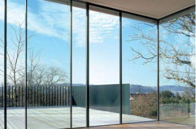 【家具安裝工招聘】在家具的選購安裝中，玻璃和鋼化玻璃有什么不同之處